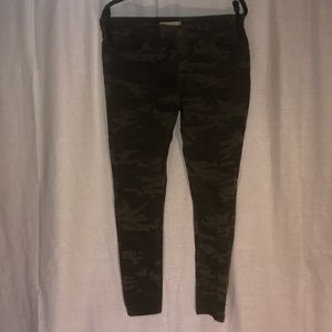 Levi’s 535 Super Skinny Camouflage Jean